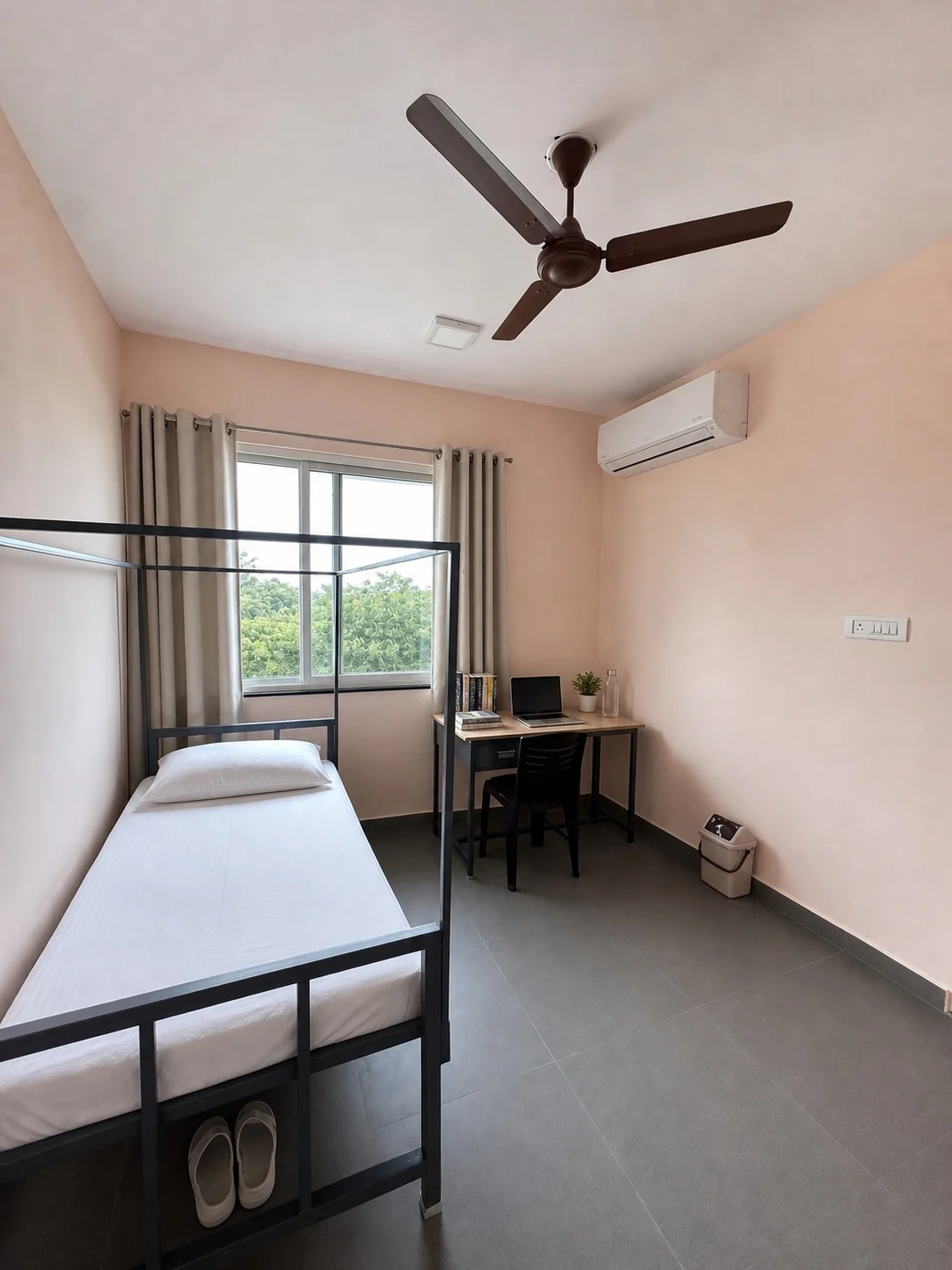 A comfortable single room at Sarita